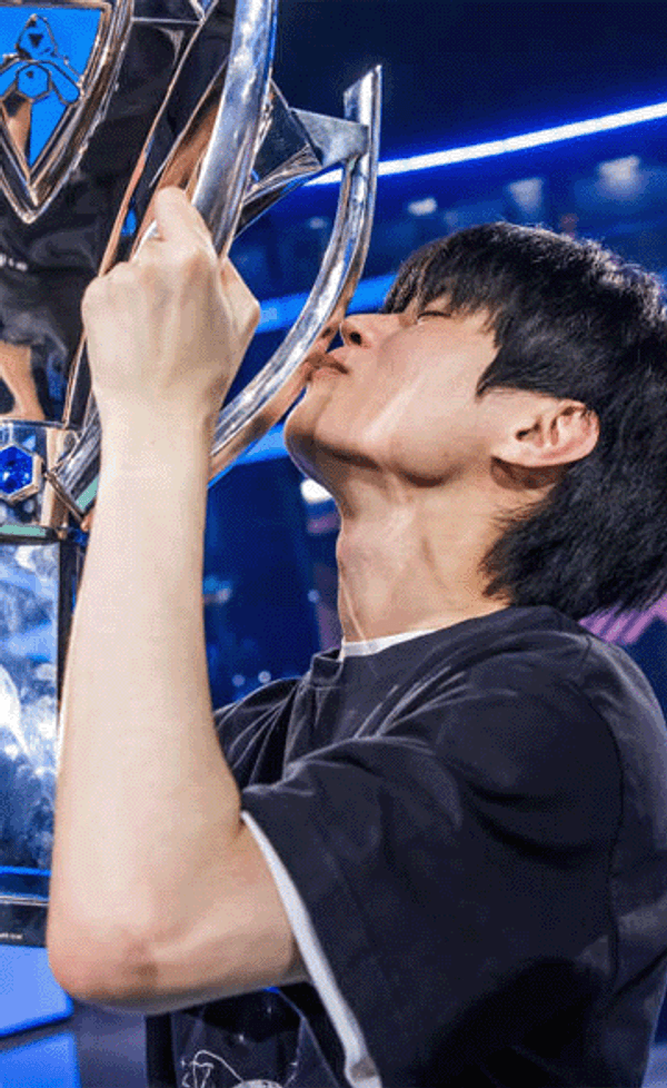 Deft comenzará el servicio militar el próximo año, pero esto no significa el final de su carrera en LoL.